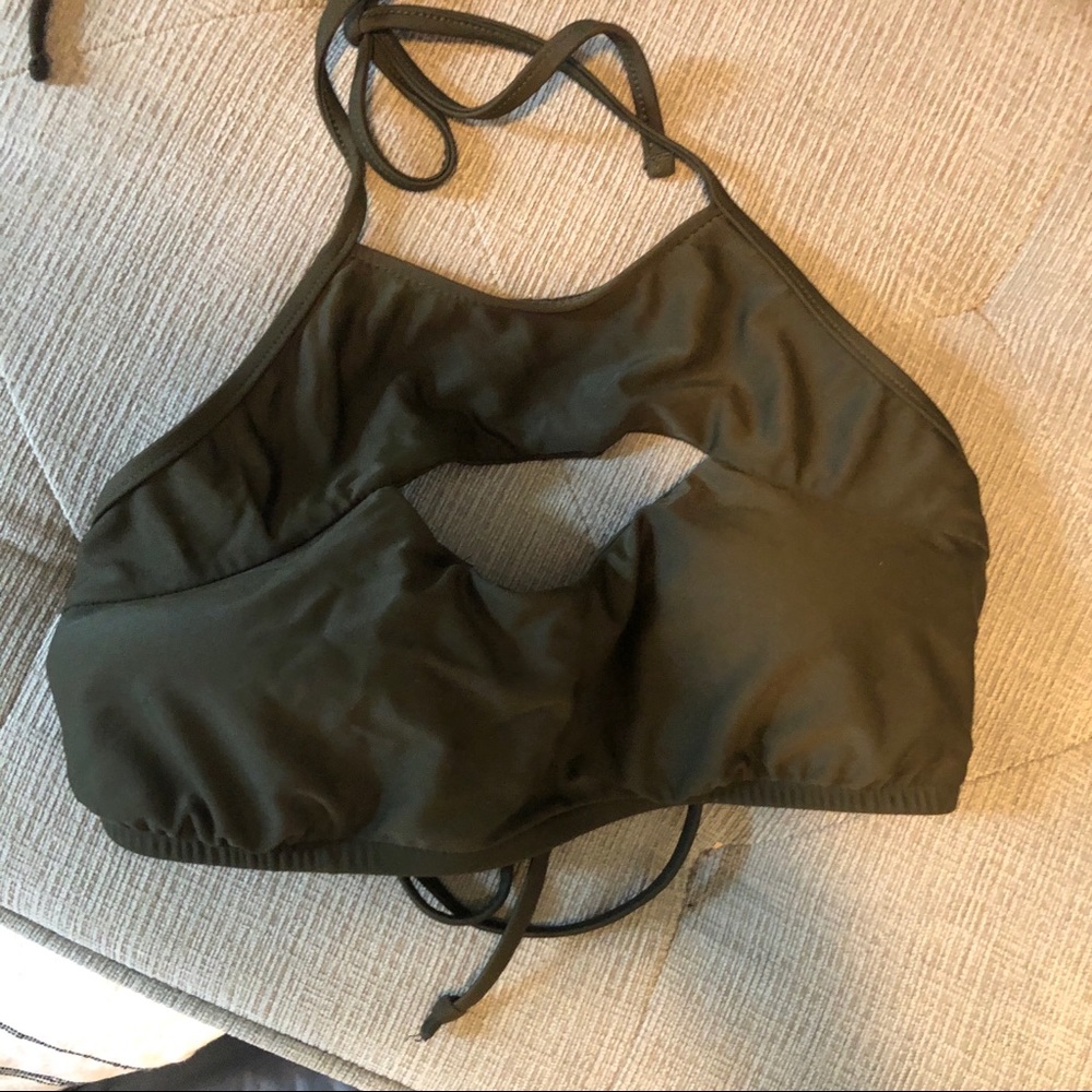 Halter Bikini top with Cut out - Picture 2 of 5